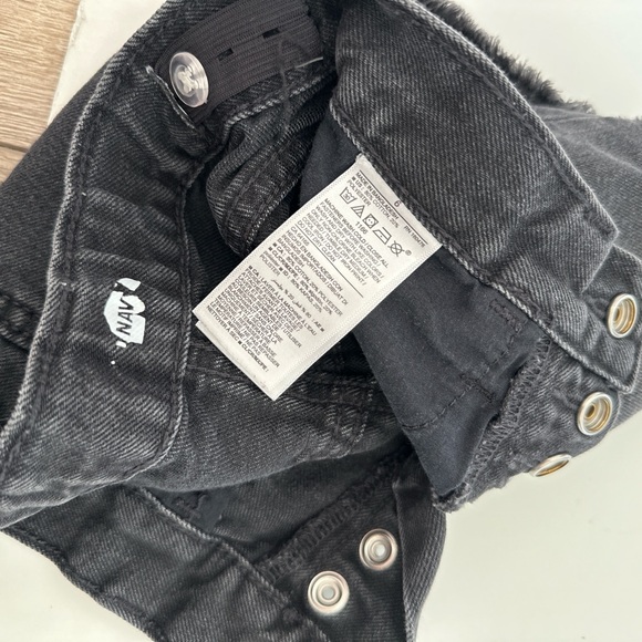 Old Navy Denim Shorts - Picture 2 of 4